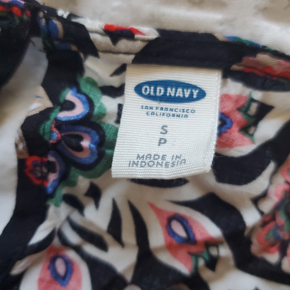 Patterned top - Picture 3 of 3